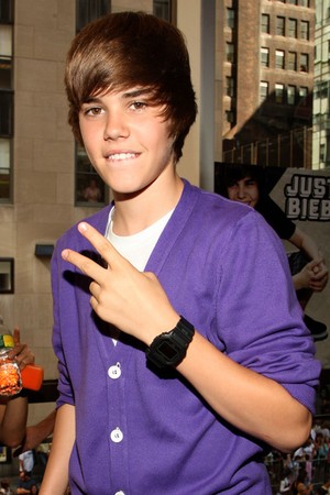 justin bieber phone number 2011. with anyone: Justin Bieber